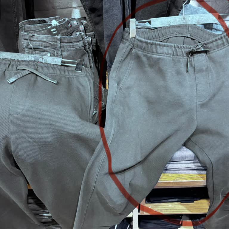 Üç Yıkamada Soluk Ve Deforme Pantolon İçin Değişim Talebi