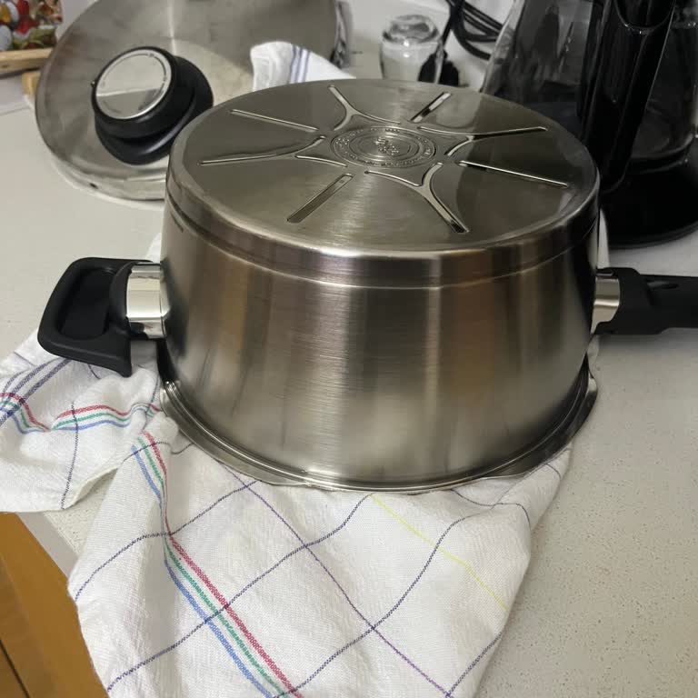 Fissler Düdüklü Tencere Ayıplı Ürün: Dış Kararma Ve Kapak Çizikleri