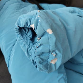 Mavi Montum Kol Ve Yaka Kısımları Bir Yılda Soyulmuş