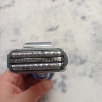 Afeitadora Panasonic ES7036S tiene la rejilla dañada, solicito asistencia