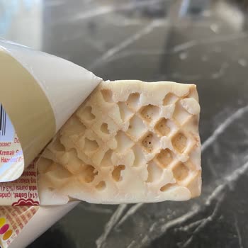 Renk Değişikliği Ve Sağlık Endişesiyle Bozuk Ülker Gofreti İçin Değişim Talebi