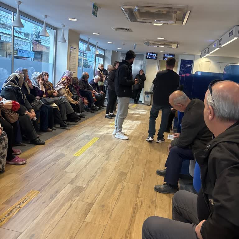 Maaş Hesabı Taşıma İşleminde Uzun Bekleme Ve Düzensiz Sıra Sistemi Mağduriyeti