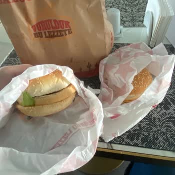 Vaat Edilen Menü İçeriği Ve Porsiyon Farkı, Soğuk Ürün Ve Çözüm Yokluğu