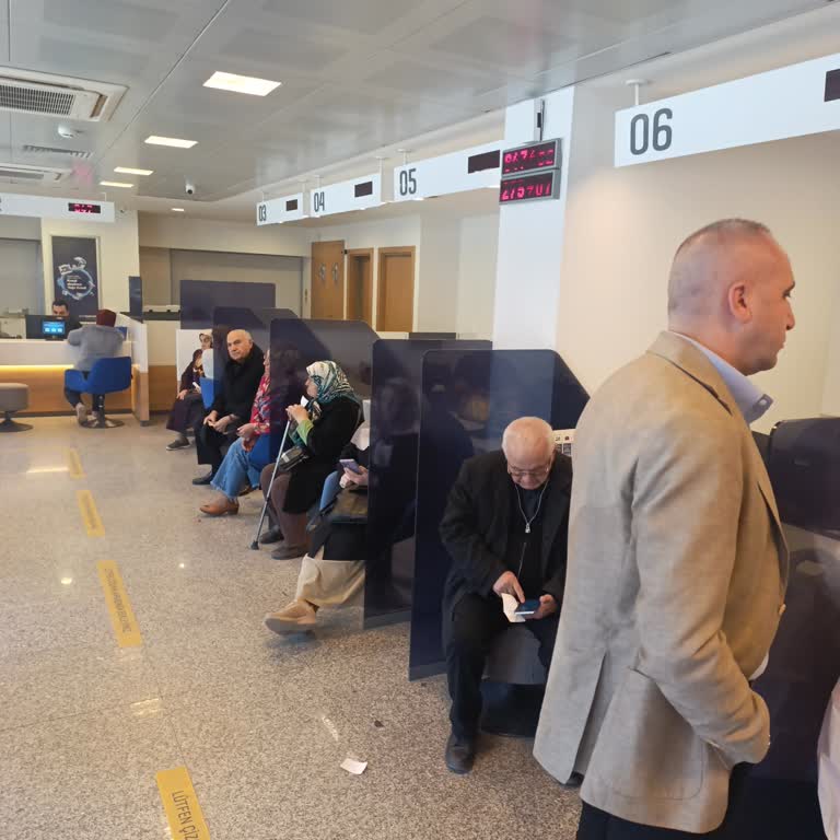 Yapı Kredi Bahçelievler Şubesinde Aşırı Yavaş Ve Yetersiz Hizmet