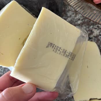 Tarabya Kaşar Peynirinde Plastik Parça Bulunması Sağlık Endişesi Yarattı