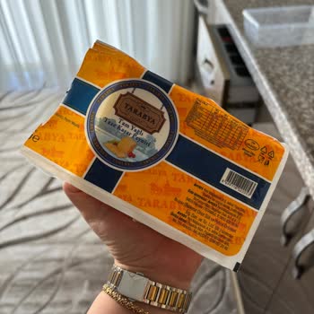Tarabya Kaşar Peynirinde Plastik Parça Bulunması Sağlık Endişesi Yarattı