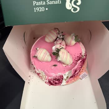 Dağılmış Pasta Ve Cevapsız İletişim Doğum Gününde Mağduriyete Yol Açtı