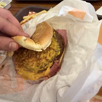 Pedido de Burger King llega frío y descuidadamente después de 1h