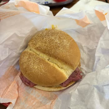 Pedido de Burger King llega frío y descuidadamente después de 1h