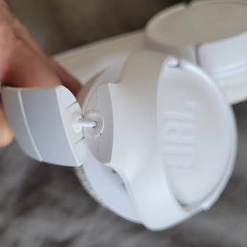 JBL Kulaklık Parçası Kısa Sürede Kırıldı, Garanti Şüpheli