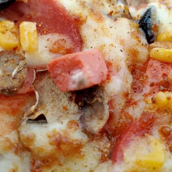 Küflü Sucuklu Pizza Sağlık Riski Ve Hayal Kırıklığı