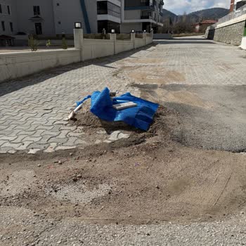 Anayolda Tehlikeli Rögar Kapağı Hızla Düzeltmeli