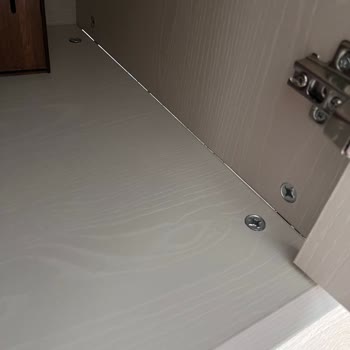 Komodinin Deforme Olması Ve Altı Aylık Değişim Beklemesi