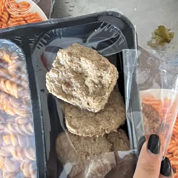 Geçerli Son Tüketim Tarihli Ürünler Bozulmuş Ve Para İadesi Talebi