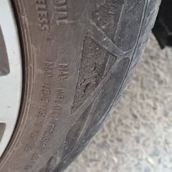 Ford Focus 2023 Modelinde Continental Contact 6 Lastiklerinde Erken Parça Dökülmesi