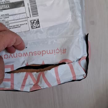 Kargo İçindeki İç Çamaşırı Paketi Kesilmesi Güvenlik Endişesi