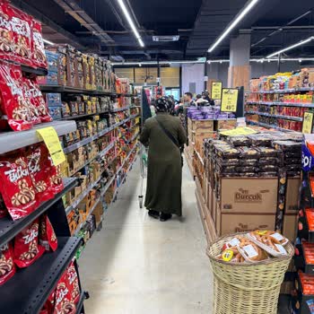 Raf Aralıkları Dar, Alışverişte Sıkışıklık Ve Konforsuz Ortam