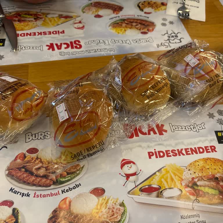 Bursa Kebap Evi'nde Bayat Roll Ekmek Sunumu Müşteriyi Hayal Kırıklığına Sürükledi