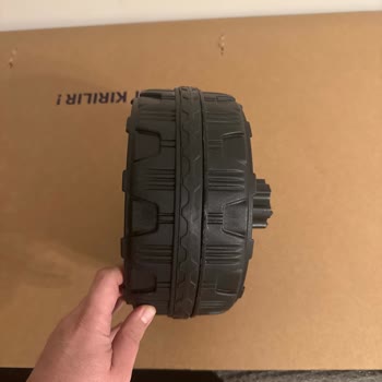 Açıklamadaki EVA Lastik Yerine Sert Plastik Gönderildi Ve Müşteri Hizmeti Yanıt Vermedi