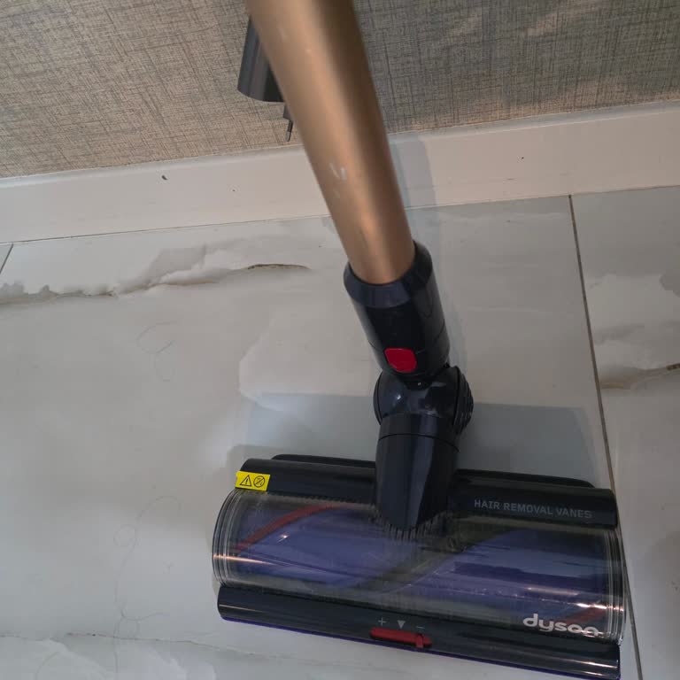 Dyson Gen5 Prusya Mavisi Başlığım Yanlış Renk Ve Düşük Kaliteyle Döndü