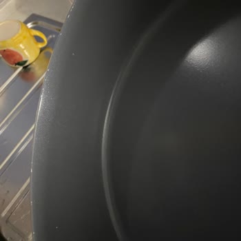 Karaca Tencerenin Kulplarında Ve İç Kısmının Kenar Bölümlerinde Belirgin Şekilde Soyulmalar Başladı