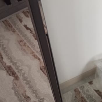 Kusurlu Ayna İçin Yanıt Almayan Müşterinin Değişim Talebi