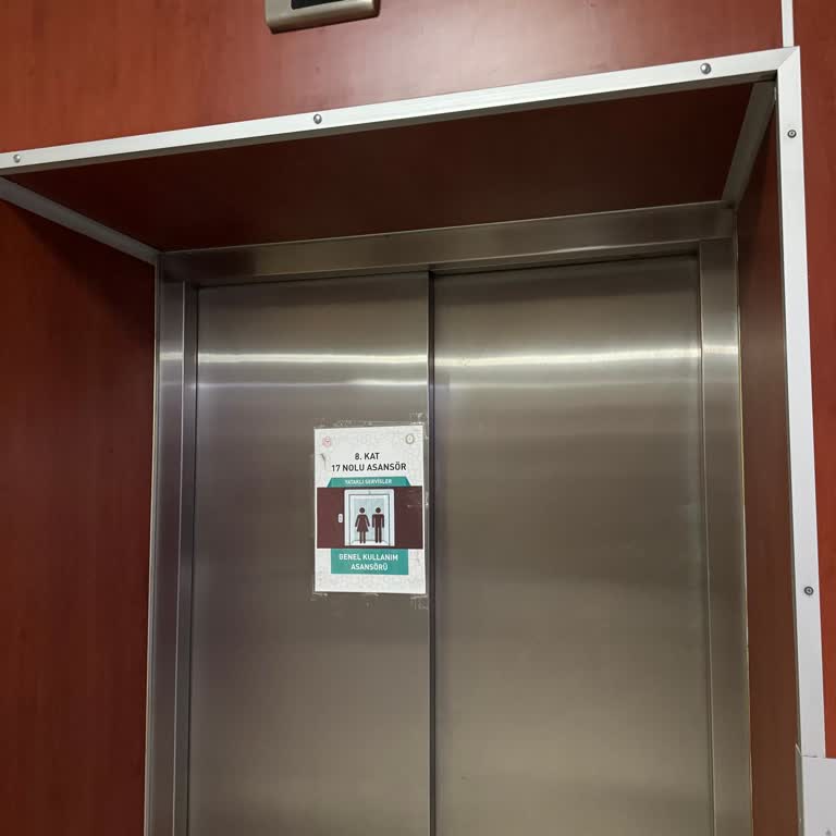 Kanuni Sultan Süleyman Hastanesi'nde 17 Numaralı Asansör Sallanıyor Ve Can Güvenliğini Tehdit Ediyor