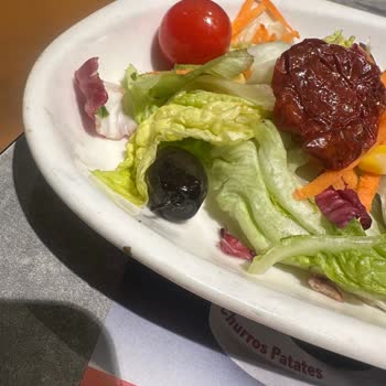 Hijyenik Olmayan Tabaklar Ve İlgisiz Müdür