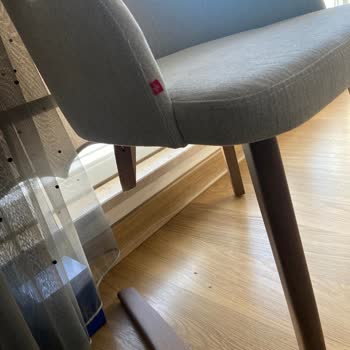 Kırık Ve Ters Takılmış Mobilyalar, Servis Ve Teslimatta İlgisiz Davranış