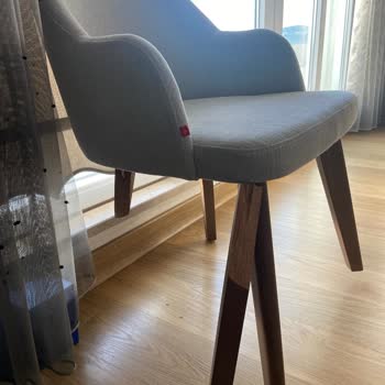 Kırık Ve Ters Takılmış Mobilyalar, Servis Ve Teslimatta İlgisiz Davranış