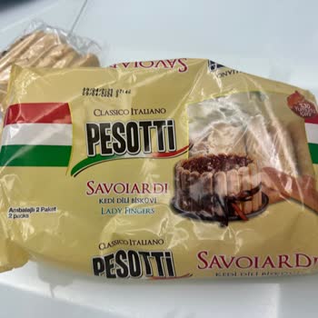 Pesotti Kedi Dili Bisküvisinde Bayat Koku, Siyah Lekeler Ve Eksik Parti Numarası