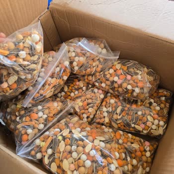 Sipariş Edilen Lüks Çerezler Yerine Kalitesiz Çekirdek Ve Mısır Gönderildi