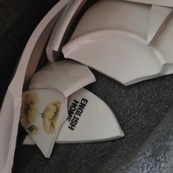 Kırık Porselen Tabaklar Yetersiz Paketleme Ve Stok Dışı Değişim