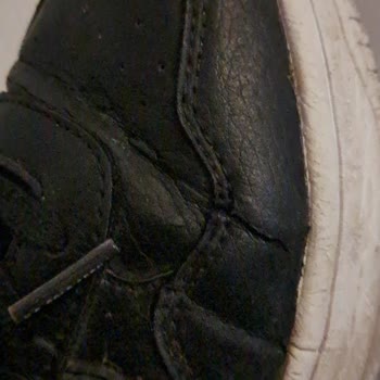 2 Yıllık Garanti Verilen Ayakkabının 6 Ayda Tabanı Eritildi, Mağaza Kullanıcı Hatası Diyor