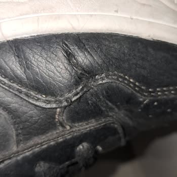 2 Yıllık Garanti Verilen Ayakkabının 6 Ayda Tabanı Eritildi, Mağaza Kullanıcı Hatası Diyor