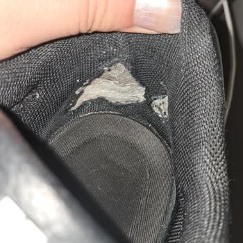 2 Yıllık Garanti Verilen Ayakkabının 6 Ayda Tabanı Eritildi, Mağaza Kullanıcı Hatası Diyor