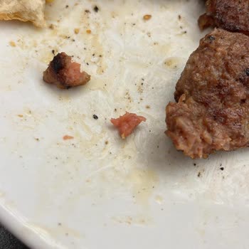 İstanbul Depozito AVM Şubesinde Çiğ Ve Hijyenik Olmayan İftar Servisi Ve Çözüm Eksikliği