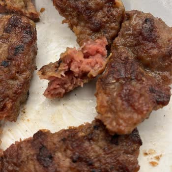 İstanbul Depozito AVM Şubesinde Çiğ Ve Hijyenik Olmayan İftar Servisi Ve Çözüm Eksikliği