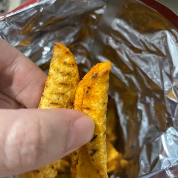 Patos Rolls Hot Pepper Flavour Cipslerinde Yanık Ve Sineklenme Sorunu