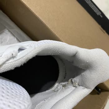 Ayakkabının Kısa Sürede Yırtılması Ve Değişim Talebi