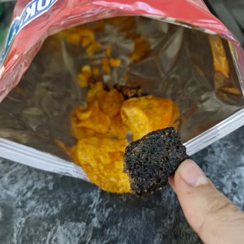 Çürük Lays Baharatlı Cips Satın Alındı Son Kullanma Tarihi Geçmemiş Olmasına Rağmen Sağlık Riski