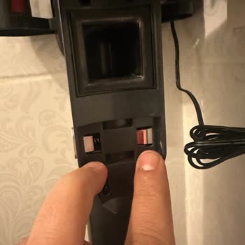 BİM’den Alınan Heifer Pro Clean Şarjlı Süpürge Toz Haznesi Kırık, 14 Gün Cevap Yok