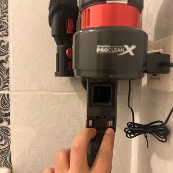 BİM’den Alınan Heifer Pro Clean Şarjlı Süpürge Toz Haznesi Kırık, 14 Gün Cevap Yok