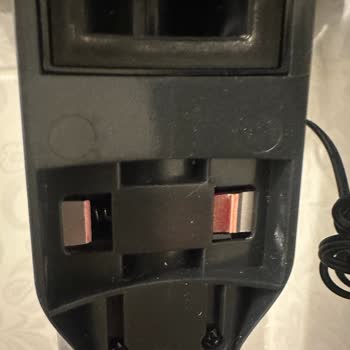 BİM’den Alınan Heifer Pro Clean Şarjlı Süpürge Toz Haznesi Kırık, 14 Gün Cevap Yok