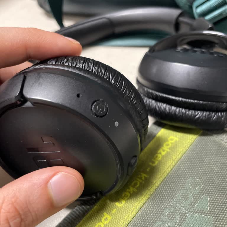 JBL 570BT Kulaklıkta Güç Düğmesinin İçeri Çökmesi Ve Üretim Kalitesi Şikayeti