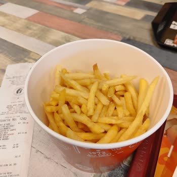 Popeyes Patates Kovasının Yarım Boş Olması Ve Kaba Personel Davranışı