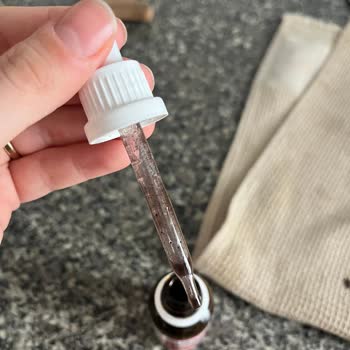 Valens Bestiron Damla Şişesinde Görünür Partiküller Ve Homojen Olmayan Kıvam