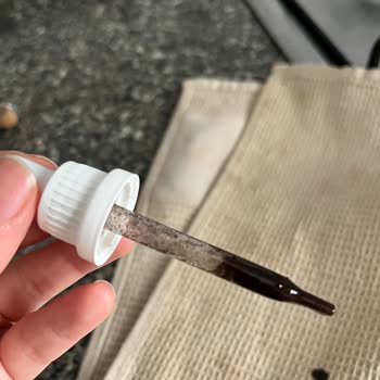 Valens Bestiron Damla Şişesinde Görünür Partiküller Ve Homojen Olmayan Kıvam