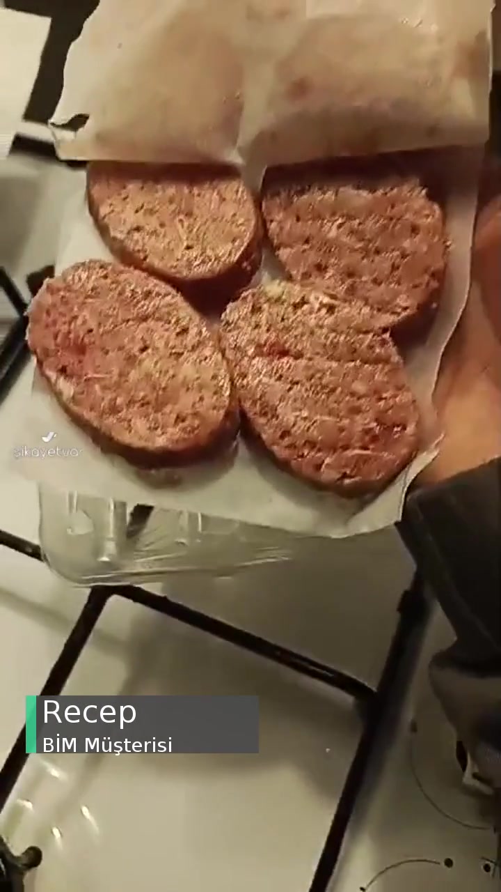 BİM Malum Marketten Aldığımız Köftenin Kahverengi Çıkması videonun kapak resmi