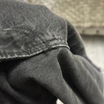 Mavi Jean Pantolonunda Tekrarlayan Dikiş Hatası Ve Sıkma Sorunu